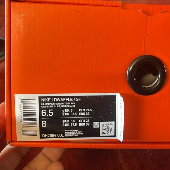 Nike
x sacai x Fragments LDWaffle "Grey" sneakers - Picture 12 of 12